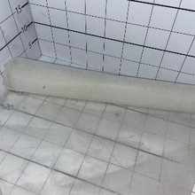 Рулон ткани бел