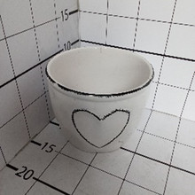 Горшок цветочный белый с сердцем