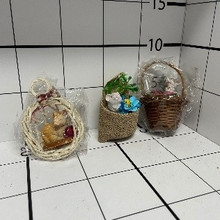 Магнитик мышонок в корзине