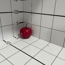 Яблоко красное маленькое